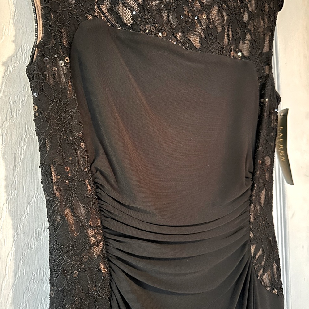 Cocktail dress with lace neckline and sides